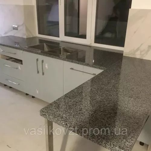 Стільниця з сірого покостівського граніту